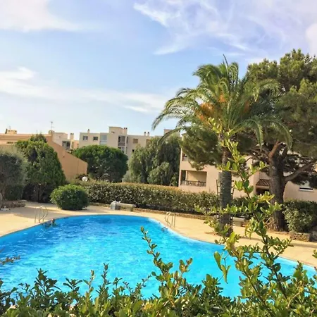 Coquet Avec Piscine A 200m De La