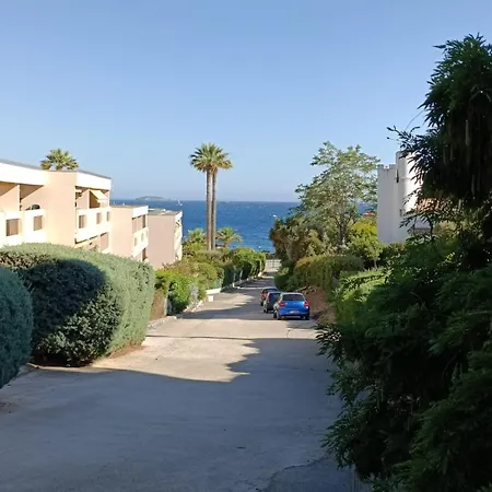 Coquet Avec Piscine à 200m De La * Bandol