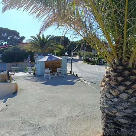 Coquet Avec Piscine A 200m De La