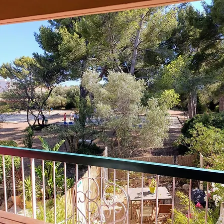 Coquet Avec Piscine A 200m De La *